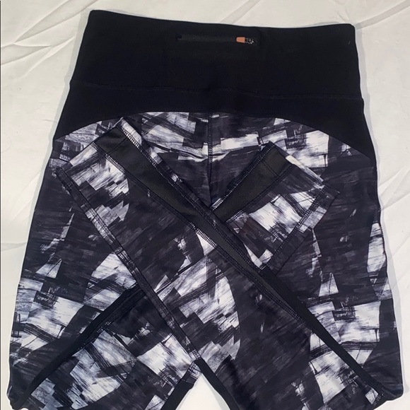Black/white mix media print stretch leggings - Picture 4 of 5